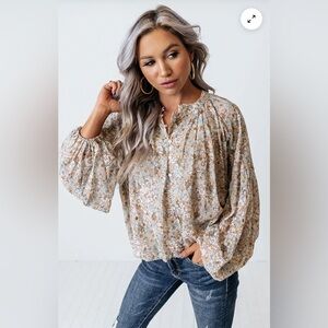 NWOT Impressions Balloon Sleeve Floral Top
